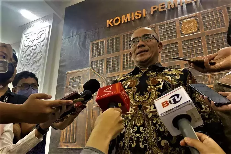 General Election Commission (KPU) Chairman Hasyim Asyari speaks with journalists in Jakarta, Monday, Dec. 18, 2023. (B-Universe Photo/Andrea Arshirena Hosana)