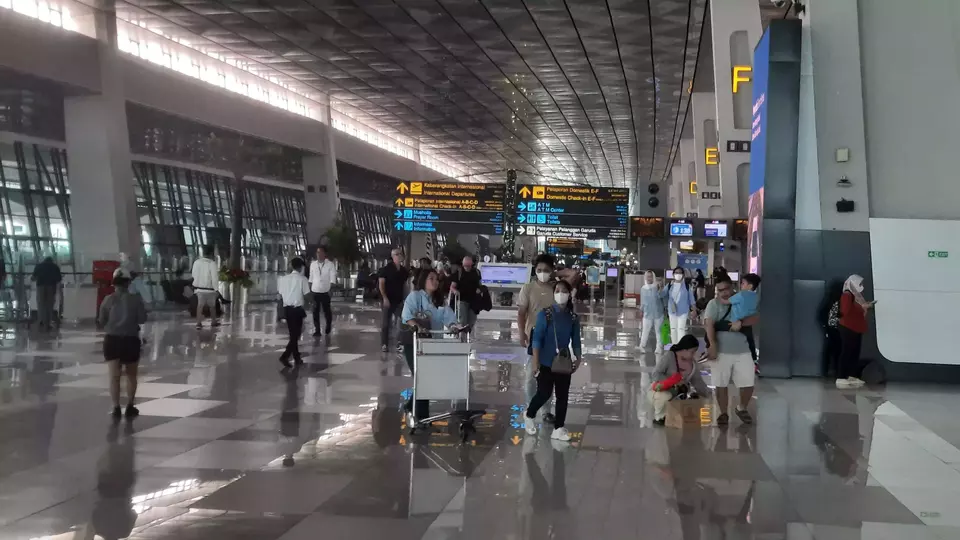 Passengers arrive at the Soekarno-Hatta International in Banten on Dec. 25, 2023. (B1 Photo/Celvin Moniaga Sipahutar)