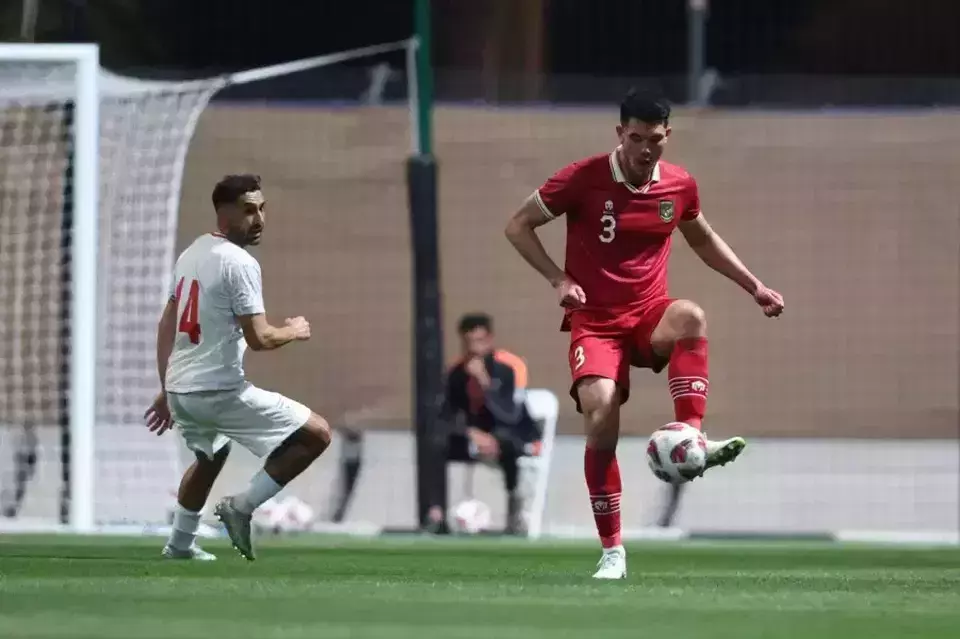 Indonesian defender Elkan Baggott, who plays as a center-back for EFL Championship club Ipswich Town, playing versus Iran in a friendly match on Jan. 9, 2024. (Photo courtesy of PSSI)