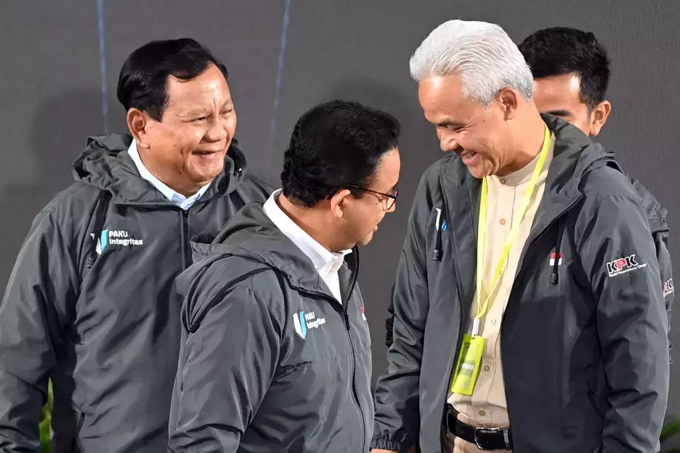 From left: presidential candidates Prabowo Subianto, Anies Baswedan, and Ganjar Pranowo greet each other during a gathering at the Corruption Eradication Commission (KPK) building in Jakarta, Wednesday, Jan. 17, 2024. (Antara Photo)