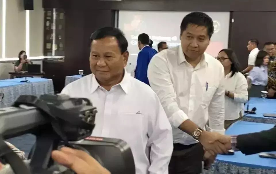 Presidential candidate Prabowo Subianto speaks with journalists as Maruarar Sirait stands beside him in Jakarta on Friday, Jan. 19, 2024. (B-Universe Photo/Theressia Sunday Silalahi)