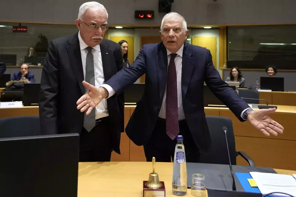 Palestinian Foreign Minister Riyad Najeeb al-Maliki, left, speaks with European Union foreign policy chief Josep Borrell during a meeting of EU foreign ministers at the European Council building in Brussels, Monday, Jan. 22, 2024. (AP Photo/Virginia Mayo, Pool)