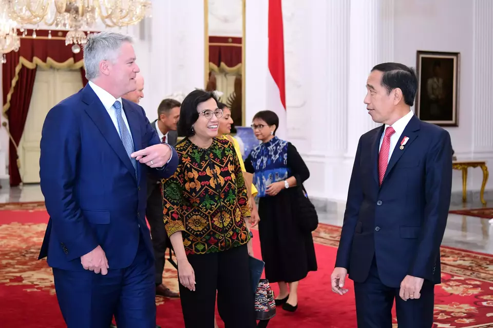 President Joko "Jokowi" Widodo, accompanied by Finance Minister Sri Mulyani, host OECD Secretary-General Mathias Cormann at the Merdeka Palace in Jakarta on August 10, 2023. (Photo Courtesy of Presidential Press Bureau)