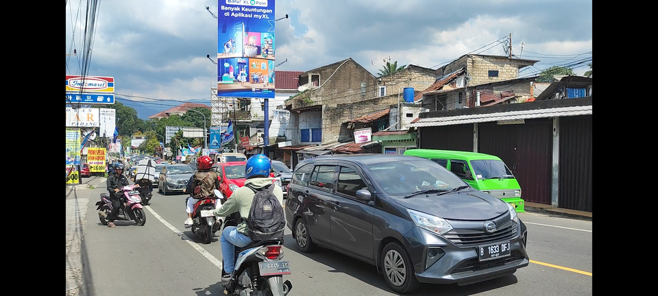 Long traffic jams have been reported in various tourist destinations in West Java, such as Puncak in Bogor, on Thursday, Feb. 8, 2024.