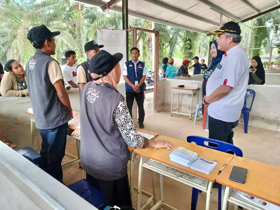 Around 61,000 voters, consisting mostly of Indonesian migrant workers (PMI) in various overseas polling stations (TPSLN), took part in Indonesia's 2024 elections in Sarawak, Malaysia. (Beritasatu.com/Andriadi Perdana Putra)