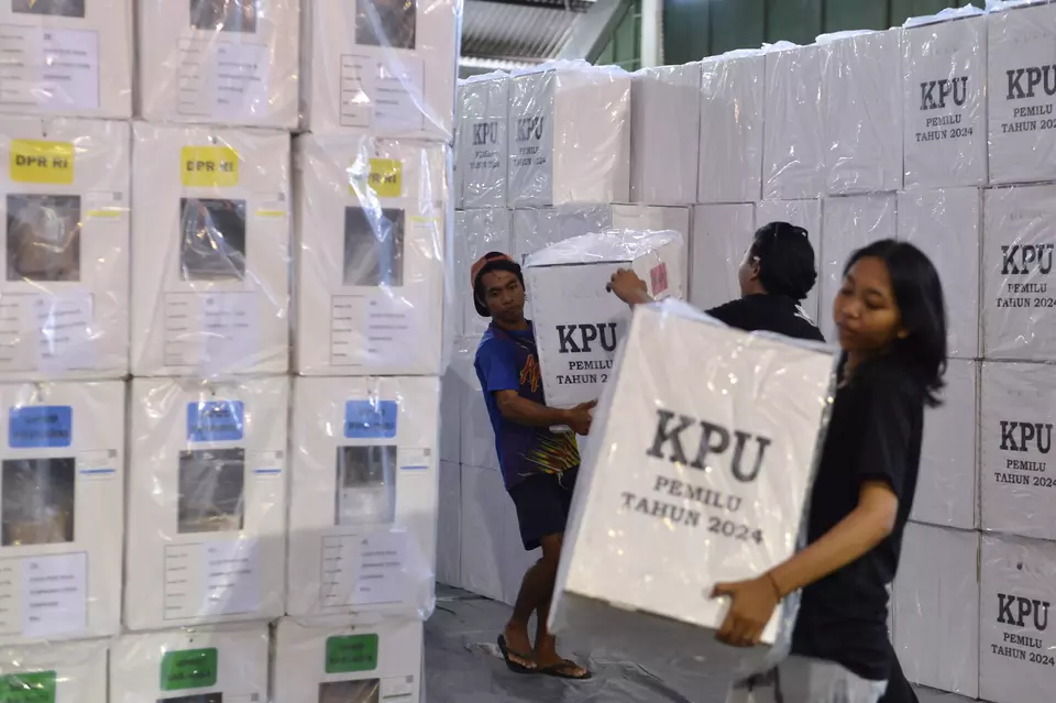 Workers carry ballot boxes for the 2024 election in Bali on February 12, 2024. (Antara Photo/Fikri Yusuf)