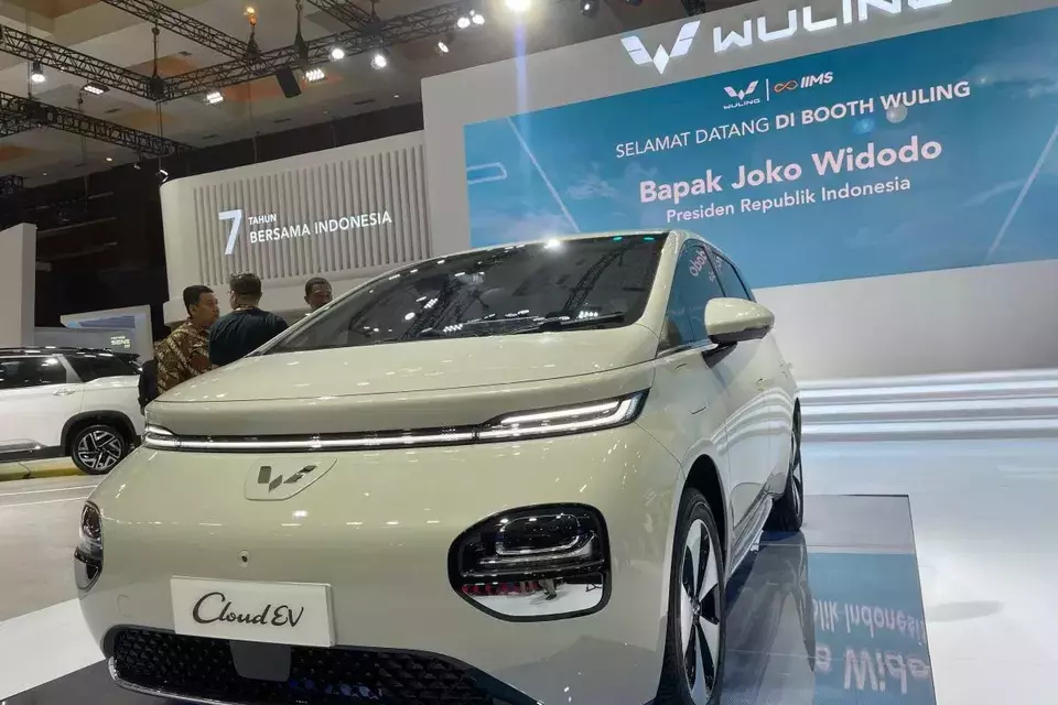  Wuling Motors unveiled its latest electric vehicle model for Indonesia, the Cloud EV, at the Indonesia International Motor Show (IIMS) 2024 exhibition on Thursday, Feb. 15, 2024. (Antara/Chairul Rohman)