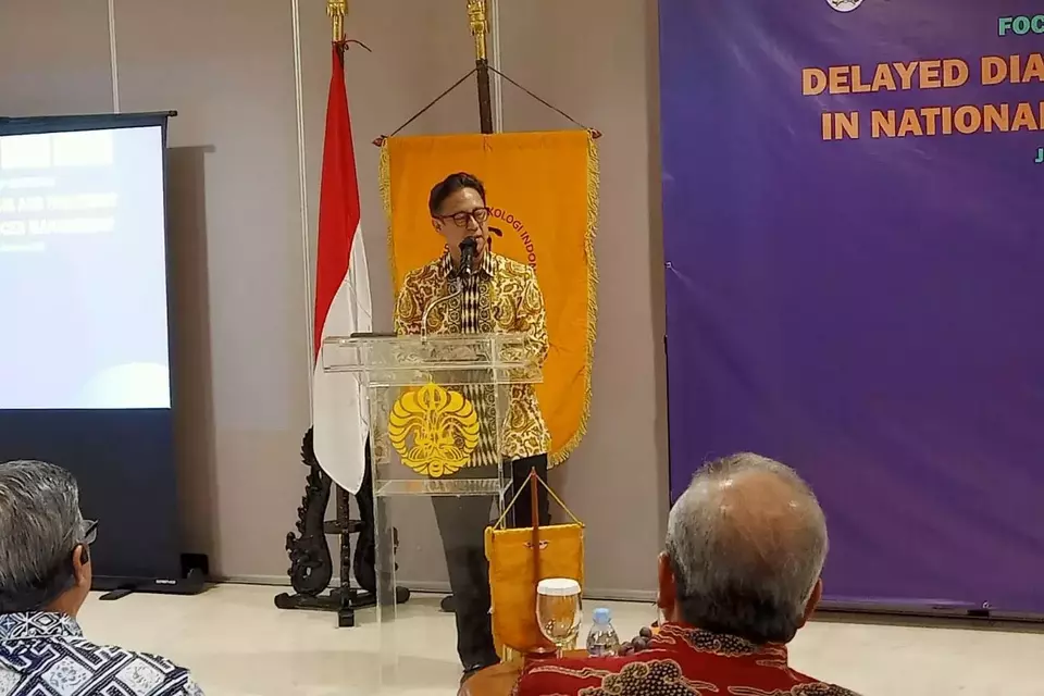 Health Minister Budi Gunadi Sadikin delivers a speech during a seminar commemorating World Cancer Day in Central Jakarta, Sunday, Feb. 18, 2024. (B-Universe Photo/Agnes Valentina Christa)