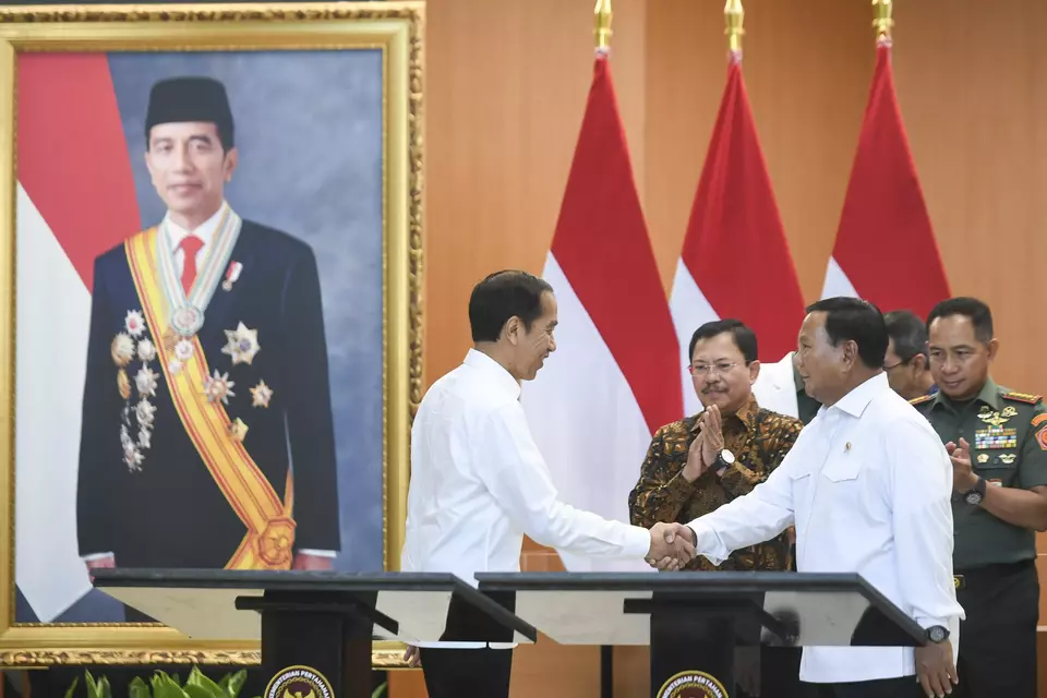 President Joko Widodo, left, shakes hands with Defense Minister Prabowo Subianto during a ceremony to inaugurate the General Soedirman Military Hospital in Jakarta, Monday, Feb. 19, 2024. (Antara Photo/Hafidz Mubarak)