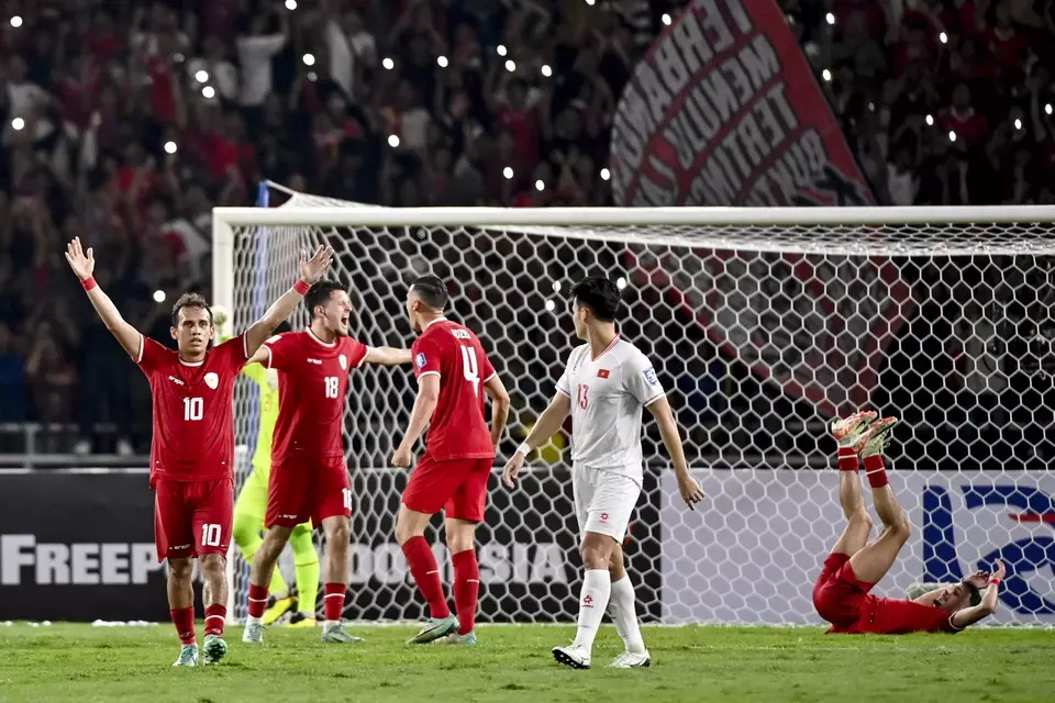 Indonesian players celebrate after winning the World Cup qualifying match against Vietnam at Bung Karno Stadium in Jakarta, Thursday, March 21, 2024. (Antara Photo/Hafidz Mubarak)