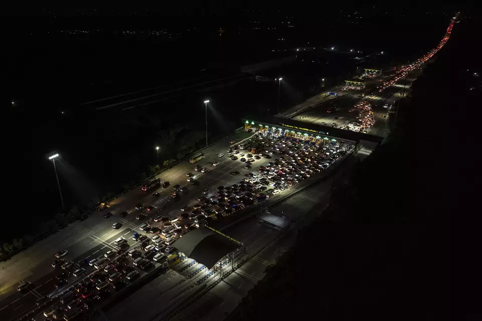 This aerial photo shows an influx of vehicles entering the Cikampek Toll Gate in Cikampek, West Java, Friday, April 5, 2024. The traffic heading to eastern provinces on Java island rose significantly ahead of Eid al-Fitr. (Antara Photo/Aprillio Akbar)