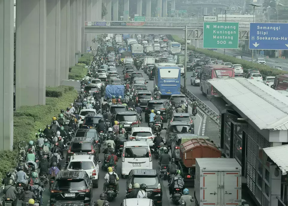 This undated photo shows the traffic congestion in Jakarta. (B Universe Photo/Joanito de Saojao)