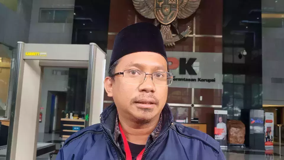The Corruption Eradication Commission (KPK) has identified Ahmad Muhdlor Ali, also known as Gus Muhdlor, as a suspect in a corruption case involving the Regional Tax Service Agency (BPPD) of Sidoarjo Regency, on Tuesday, April 16, 2024. (Beritasatu.com/Maria Gabrielle)