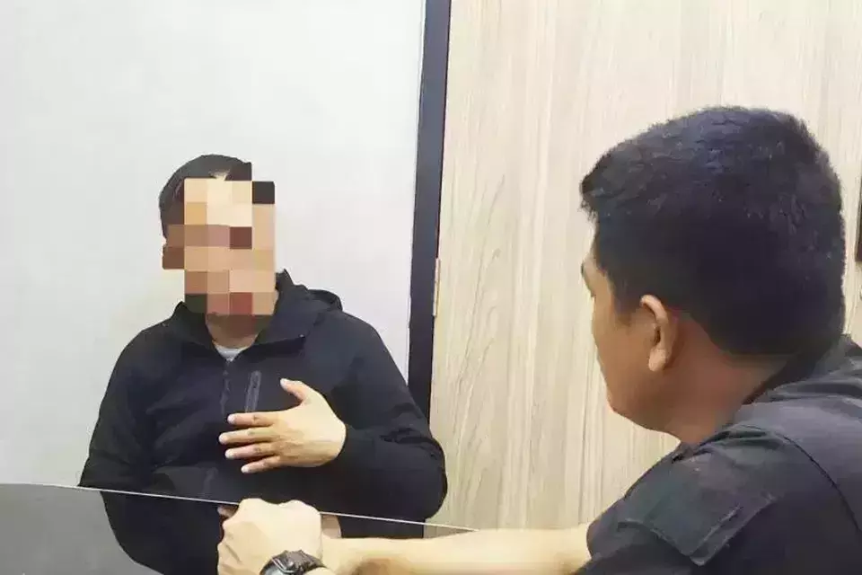 The individual driving a Toyota Fortuner with a fake military plate, who engaged in reckless driving, was arrested on Tuesday, April 17, 2024. (Instagram @puspomtni)