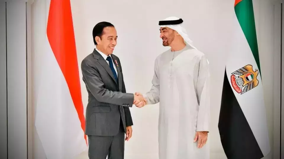 President Joko "Jokowi" Widodo meets his Emirati counterpart Mohamed bin Zayed Al Nahyan at Al Shatie Palace in Abu Dhabi on July 1, 2022. (Photo Courtesy of Presidential Press Bureau)