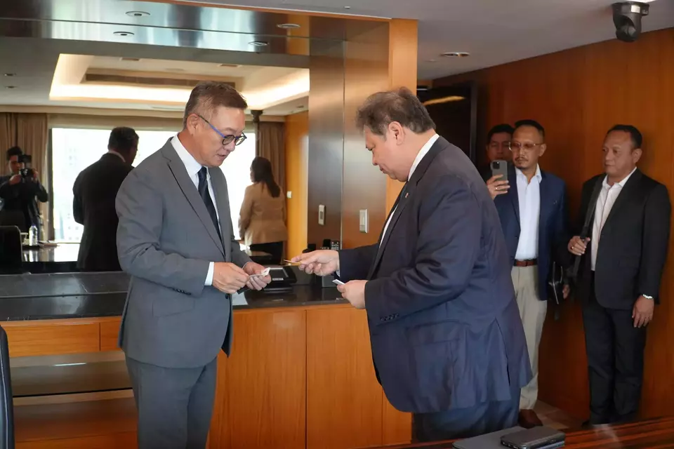 Chief Economic Affairs Minister Airlangga Hartarto meets Shin Gyoon Hyun, the chief executive officer of LG CNS, a subsidiary of the South Korean tech giant LG Corporation in Seoul on May 20, 2024. (Photo Courtesy of Coordinating Ministry for Economic Affairs)