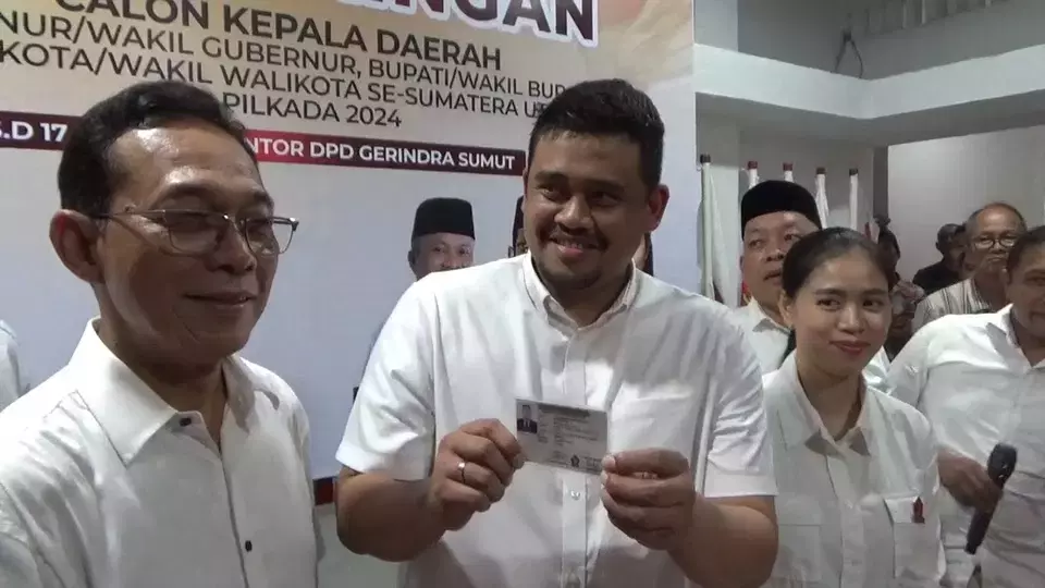 Bobby Nasution, center, the son-in-law of President Joko Widodo, shows his new membership card of the Great Indonesia Movement Party (Gerindra) in Medan, North Sumatra, Monday, May 20, 2024. (B-Universe Photo/Panji Satrio)