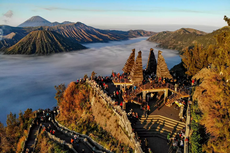 An aerial photo of tourists visiting the Seruni Point at the Bromo Tengger Semeru in East Java on May 26, 2024. (Antara Photo/Muhammad Mada)