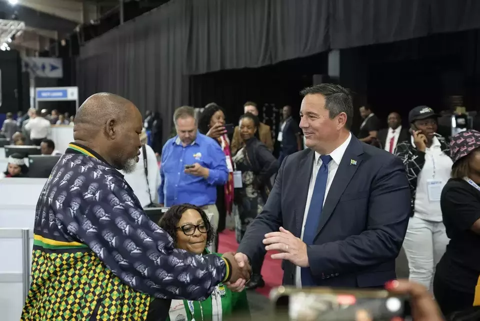 Leader of the main opposition Democratic Alliance John Steenhuisen, right, shakes hands with ANC s Chairman. Gwede Mantashe, left, on a visit to the Results Operation Centre (ROC) in Midrand, Johannesburg, South Africa, Friday May 31, 2024. (AP Photo/Themba Hadebe)