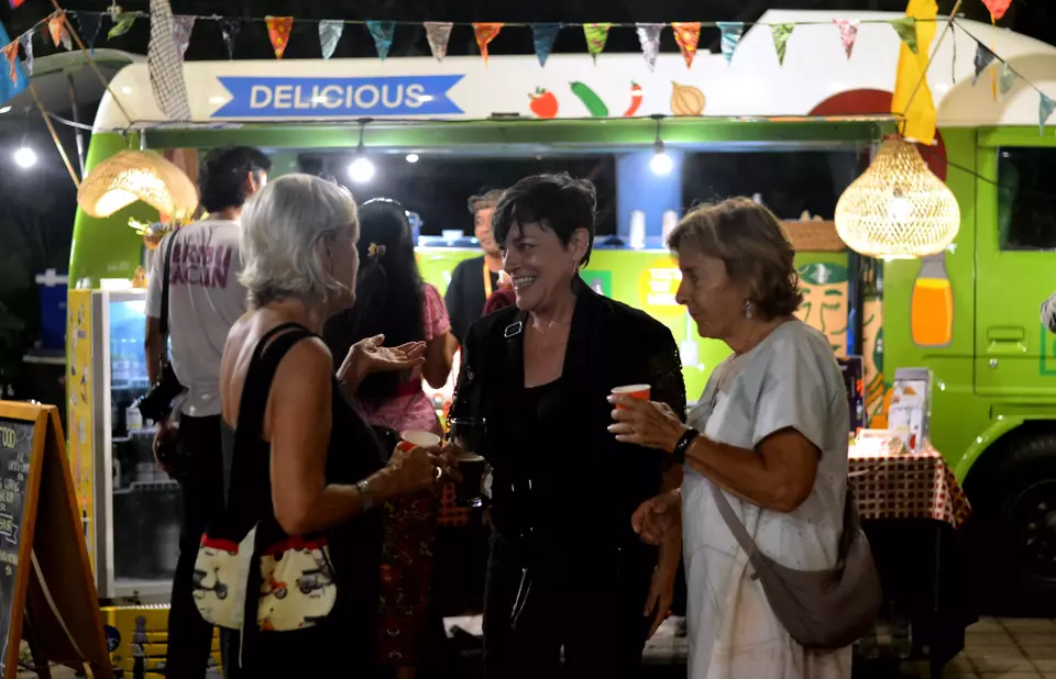 Foreign tourists have a chit-chat at the 2024 Ubud Food Festival in Bali on May 30, 2024. (Antara Photo/Fikri Yusuf)