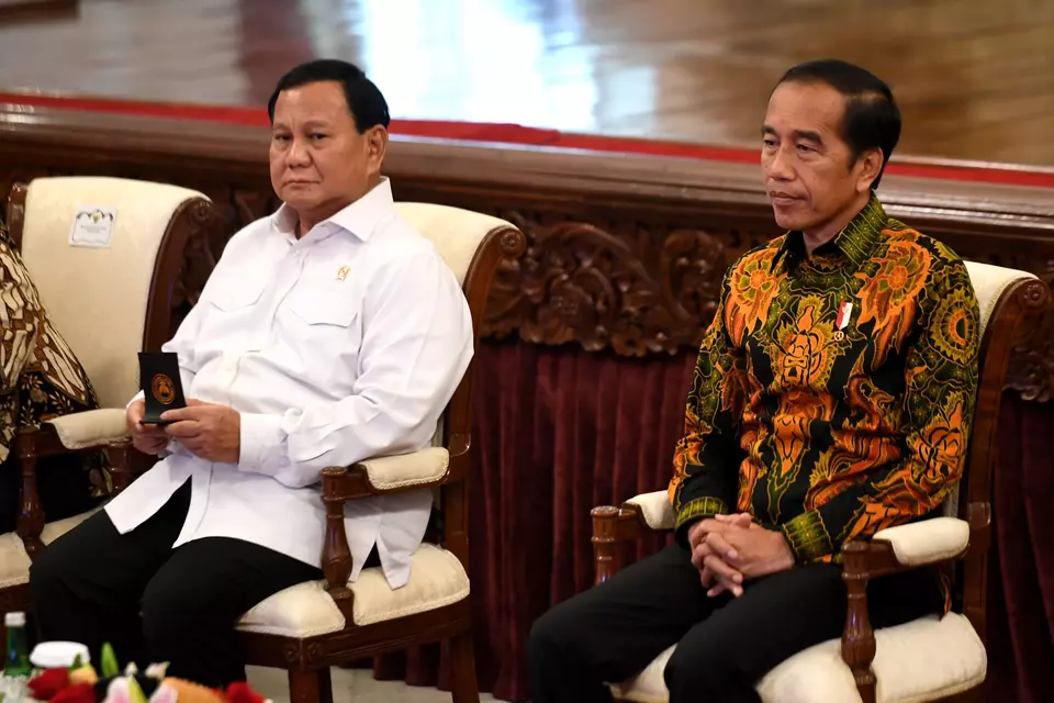 Defense Minister and President-Elect Prabowo Subianto (left) and President Joko "Jokowi" Widodo attend a cabinet meeting at State Palace in Jakarta on June 24, 2024. (Antara Photo/Hafidz Mubarak A)