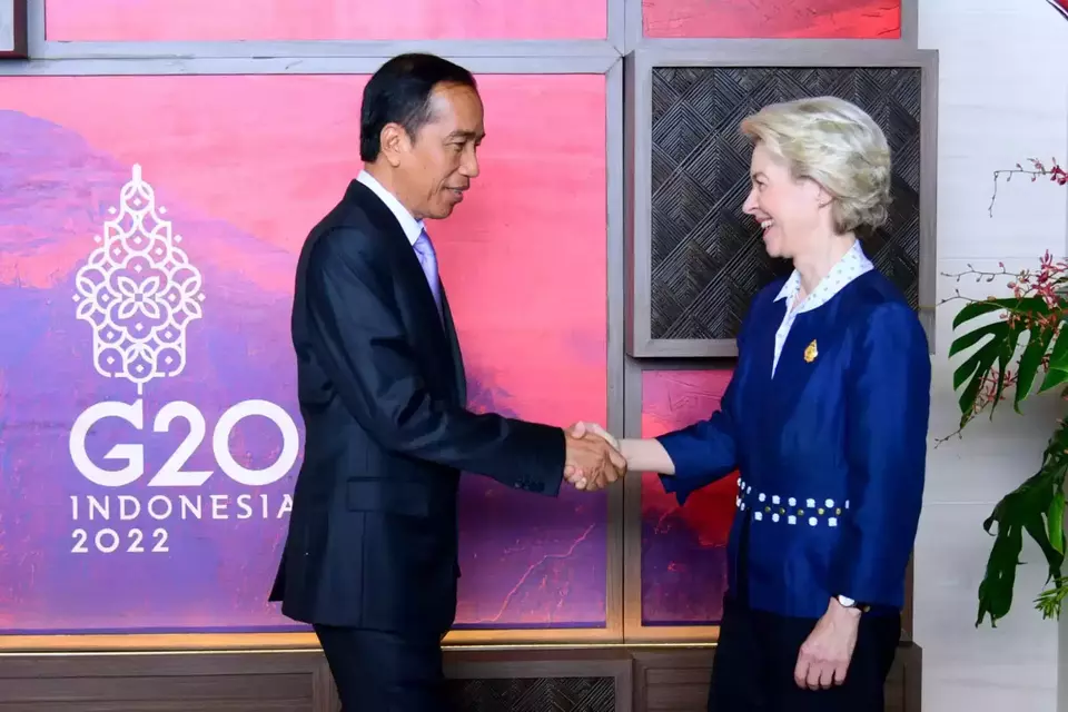 President Joko "Jokowi" Widodo shakes hands with European Commission President Ursula Von der Leyen in Bali on Nov. 14, 2022. (Photo Courtesy of Presidential Press Bureau)
