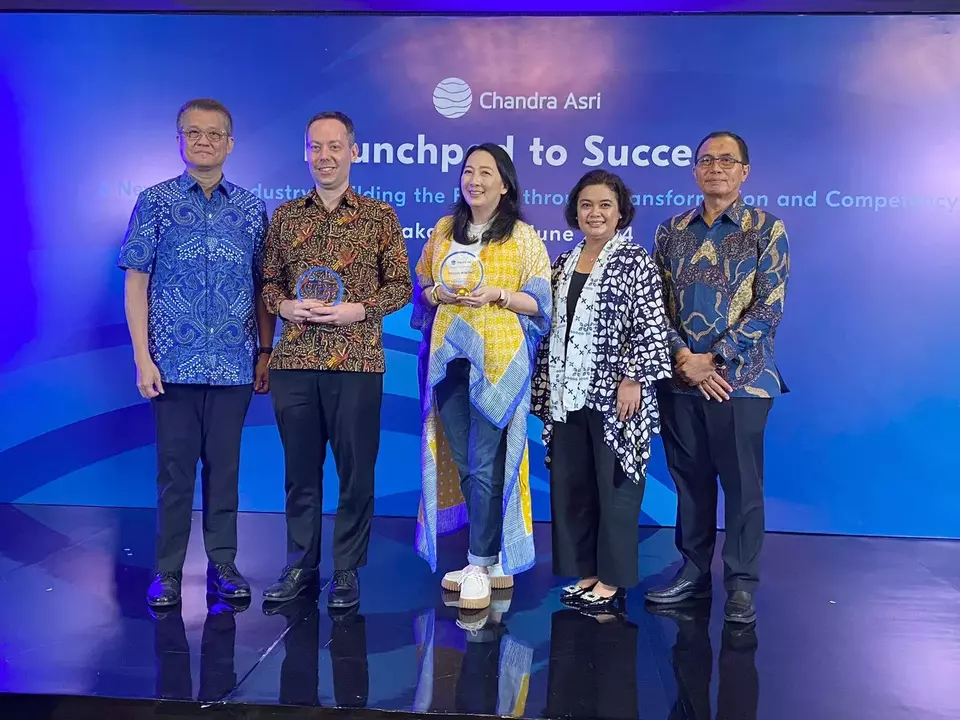 Chandra Asri Group hosts the “Launchpad to Success: A New Era of Industry: Building the Future through Transformation and Competency” forum in Jakarta on June 27, 2024. (Left-to-right): Human Resources & Corporate Affairs Director Suryandi, Partner McKinsey and Company Thomas Hansmann, Partner and Leader of McKinsey’s People and Organizational Performance Practice in Southeast Asia Phillia Wibowo, Corporate Communication General Manager Chandra Asri Group Chrysanthi Tarigan, Legal & External Affairs Director Chandra Asri Edi Riva’i.