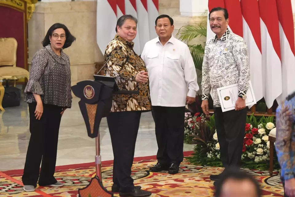 From left: Finance Minister Sir Mulyani Indrawati, Chief Economic Minister Airlangga Hartarto, Defense Minister Prabowo Subianto, and Chief Investment Minister Luhut Binsar Pandjaitan attend a cabinet meeting at the State Palace in Jakarta on June 24, 2024. (Antara Photo/Hafidz Mubarak)