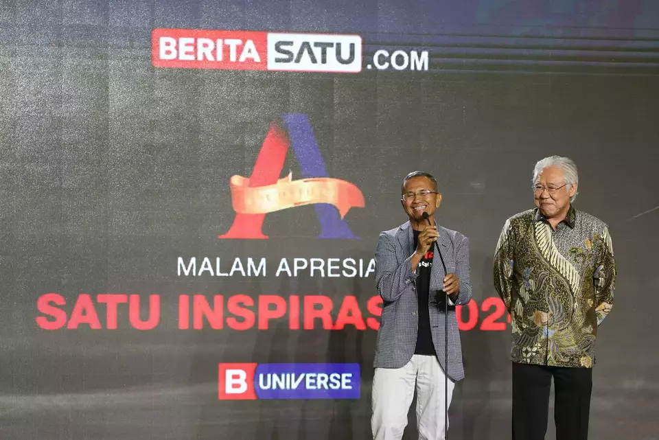 Disway's president commissioner Dahlan Iskan and B-Universe's executive chairman Enggartiasto Lukita attend the Satu Inspirasi gala dinner in Jakarta on July 25, 2024. (B1 Photo/Joanito de Saojao)
