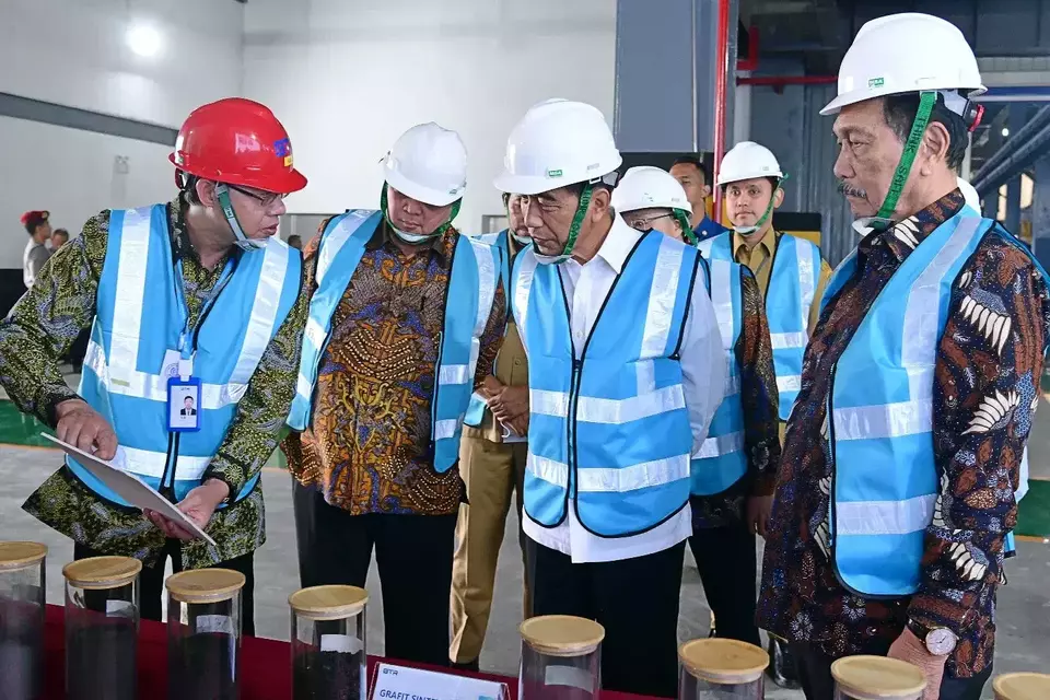 President Joko "Jokowi" Widodo takes a look around BTR