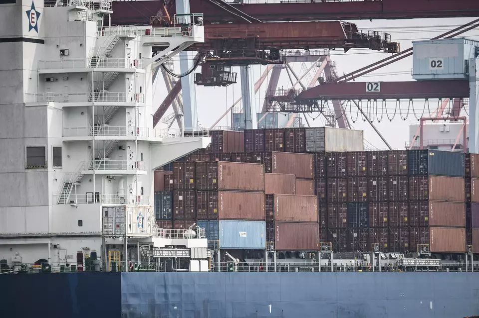 Unloading activities at the Jakarta International Container Terminal in Tanjung Priok on Aug. 5, 2024. (Antara Photo/Aprillio Akbar)