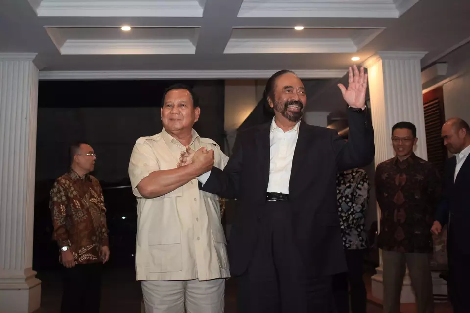 President-Elect Prabowo Subianto, second left, shakes hands with National Democratic Party (Nasdem) Chairman Surya Paloh at his residence in South Jakarta, Thursday, Aug. 15, 2024. (Antara Photo/Reno Esnir)