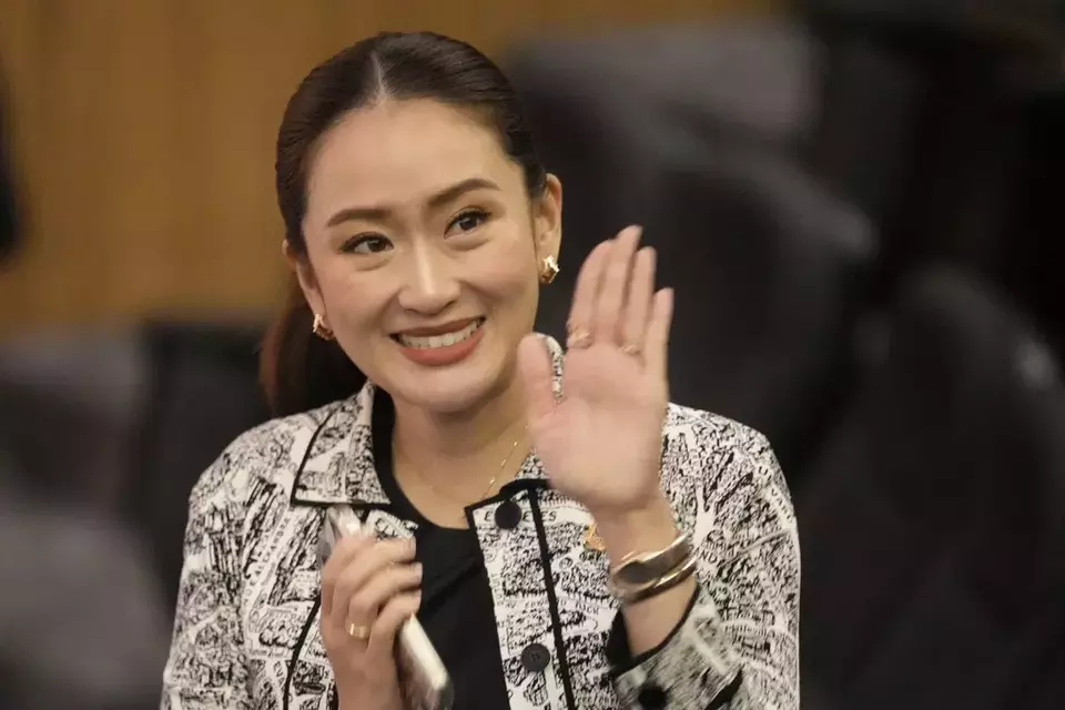 Leader of Pheu Thai Party, Paetongtarn Shinawatra, daughter of Thailand s former Prime Minister Thaksin Shinawatra, waves before a press conference in Bangkok, Thailand, Thursday, Aug. 15, 2024. (AP Photo/Sakchai Lalit)
