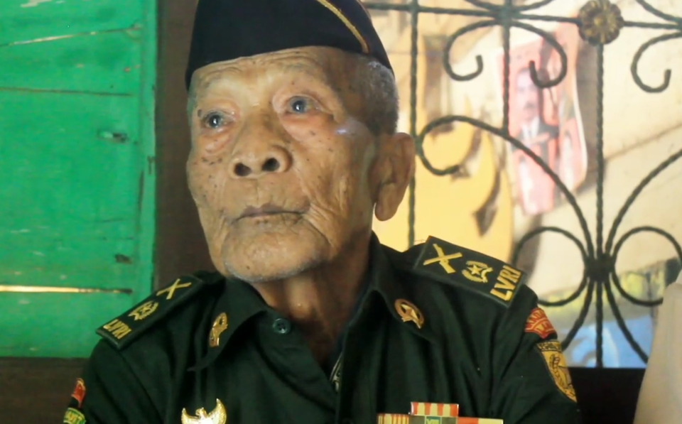 Muhamat Amin, a veteran of the guerrilla war during the Dutch colonial period, was one of General Soedirman's stretcher bearers. Now 114 years old, he lives in difficult conditions in Brawijaya Village, Sekampung Udik District, East Lampung Regency, Friday, Aug. 15, 2024. (Beritasatu.com/Roy Triono).	