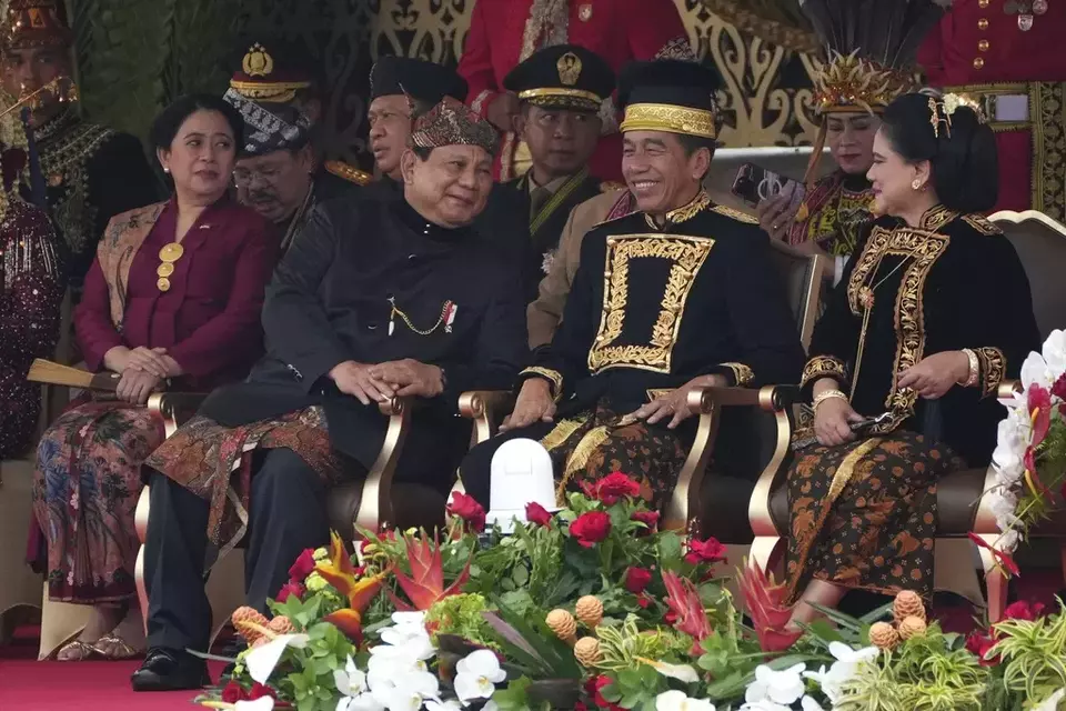 Indonesian President Joko Widodo, second right, and his wife Iriana, right, confer with Defense Minister and president-elect Prabowo Subianto, second left, as House Speaker Puan Maharani, left, looks on during the ceremony marking Indonesia's 79th anniversary of independence at the new presidential palace in its future capital of Nusantara, a city still under construction on the island of Borneo, Saturday, Aug. 17, 2024. (AP Photo/Achmad Ibrahim)