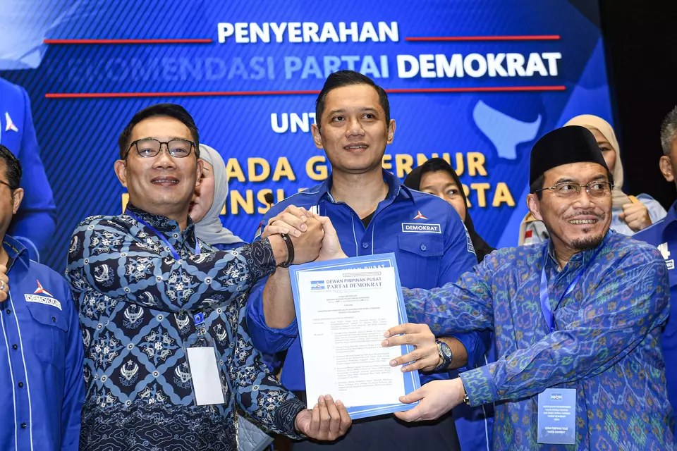 Democratic Party chairman Agus Harimurti Yudhoyono (AHY) announces his party's support for Jakarta gubernatorial election candidates Ridwan Kamil-Suswono at the party's headquarters in Jakarta on Aug. 27, 2024. (Antara Photo/Muhammad Adimaja)