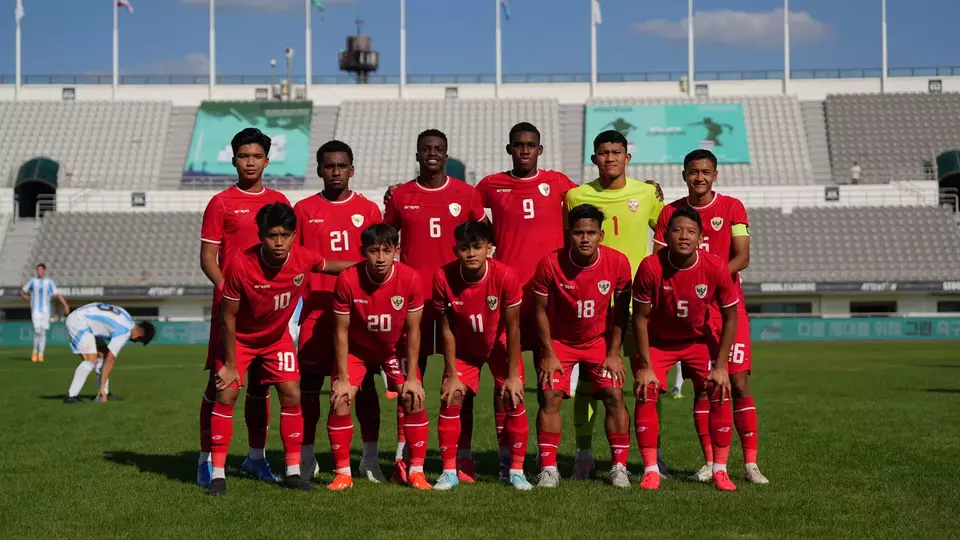 The Indonesia U-20 national team poses for photos ahead of their match against Argentina in the Seoul Earth on Us Cup 2024 on Wednesday, August 29, 2024. The Young Garudas were unable to continue their impressive 2-1 performance versus Argentina and suffered a 0-2 defeat against Thailand on Friday, August 30, 2024. (PSSI)
