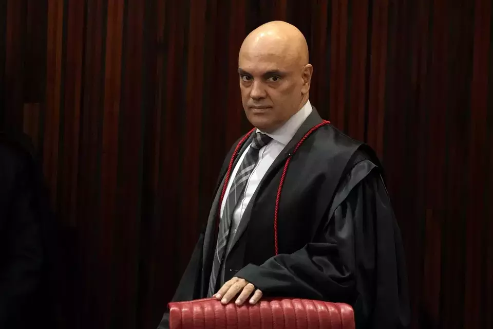 Brazilian Supreme Court Chief Justice Alexandre de Moraes arrives for a court hearing, in Brasilia, Brazil, June 22, 2023. (AP Photo/Eraldo Peres)