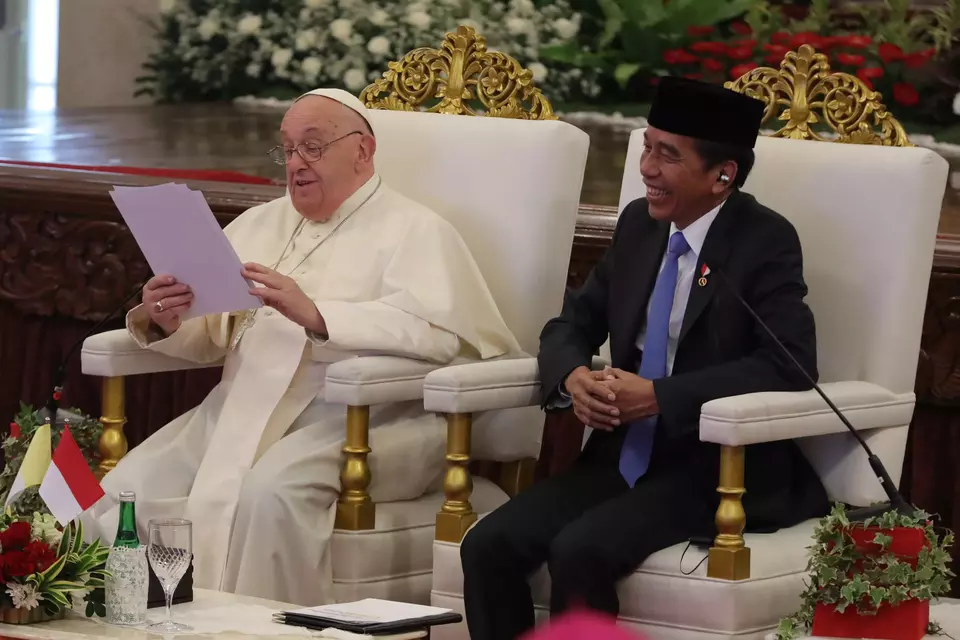Pope Francis and President Joko "Jokowi" Widodo meet at the Merdeka Palace in Jakarta on September 4, 2024. (Antara Photo/Onda Tarigan)