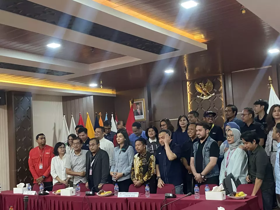 Jakarta's Regional General Election Commission (KPUD) members and media representatives attend a coordination meeting on the broadcast of the gubernatorial and vice gubernatorial debates at the KPUD Jakarta office on Monday, Sept. 9, 2024. (Beritasatu.com/Andrea Hosana)