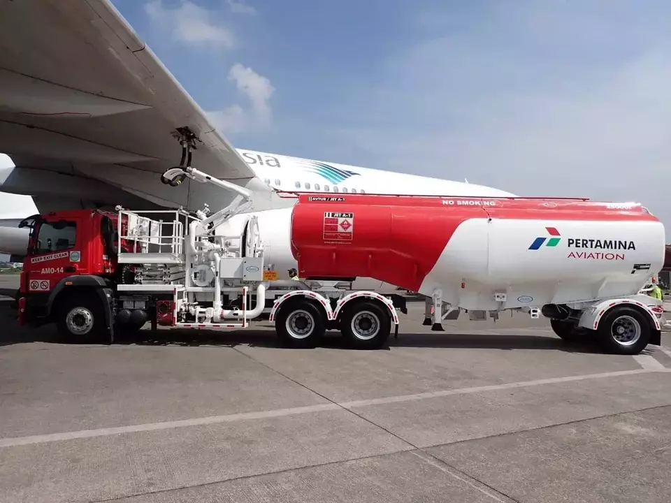 In this undated photo, a Pertamina tanker injects fuel into a Garuda Indonesia plane. (Photo courtesy of Pertamina Patra Niaga)