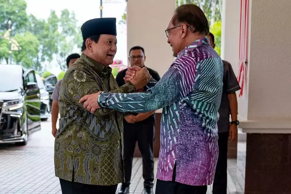 President-Elect Prabowo Subianto meets Malaysian Prime Minister Anwar Ibrahim in Malaysia on September 7, 2024. (Photo courtesy of the Defense Ministry)