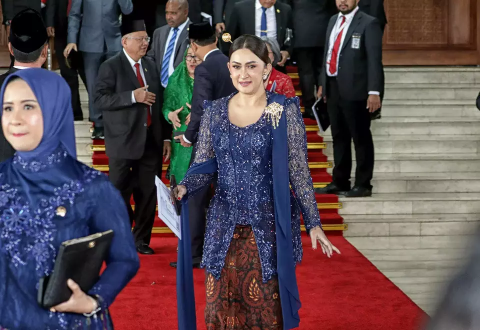 Nafa Urbach, newly elected DPR member from the Nasdem Party for the 2024-2029 term, attends the first plenary session at Nusantara Building, Parliament Complex, Senayan, Jakarta, Tuesday, Oct. 1, 2024. A total of 580 DPR members and 152 DPD members were inaugurated for the 2024-2029 period. (Berita Satu Photo/Joanito De Saojoao).