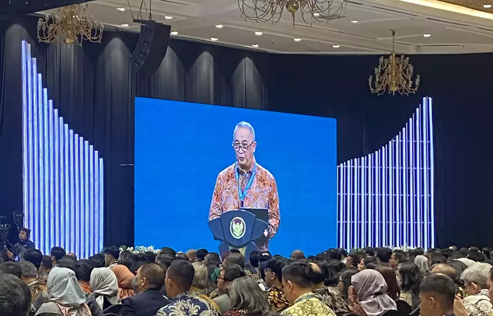 Bank Negara Indonesia (BNI) President Director Royke Tumilaar speaking at the 2024 BNI Investor Daily Summit on Tuesday, Oct. 8, 2024. The 2024 BNI Investor Daily Summit, themed "Accelerating Resilient Growth," serves as a platform to foster optimism and discussions on Indonesia
