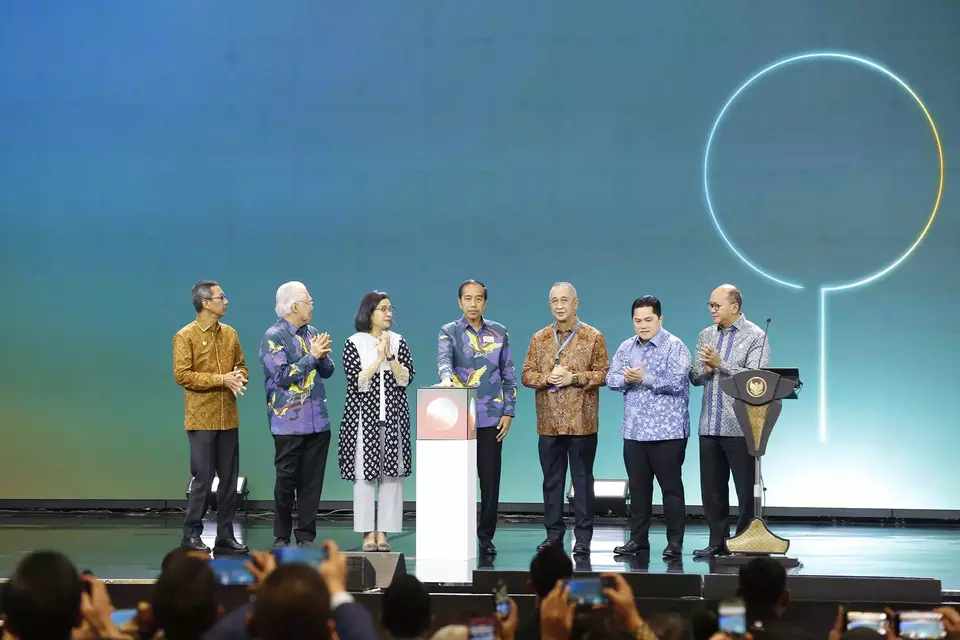 President Joko "Jokowi" Widodo launches the 2024 BNI Investor Daily Summit at the Jakarta Convention Center on Oct. 8, 2024. (B Universe Photo/David Gita Roza)