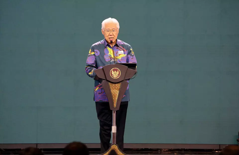 Chairman of B-Universe Enggartiasto Lukita delivers his opening remarks at the "BNI Investor Daily Summit 2024" held at the Jakarta Convention Center (JCC) in Senayan, Jakarta, on Tuesday, Oct. 8, 2024. Berita Satu Photo/Joanito De Saojoao.