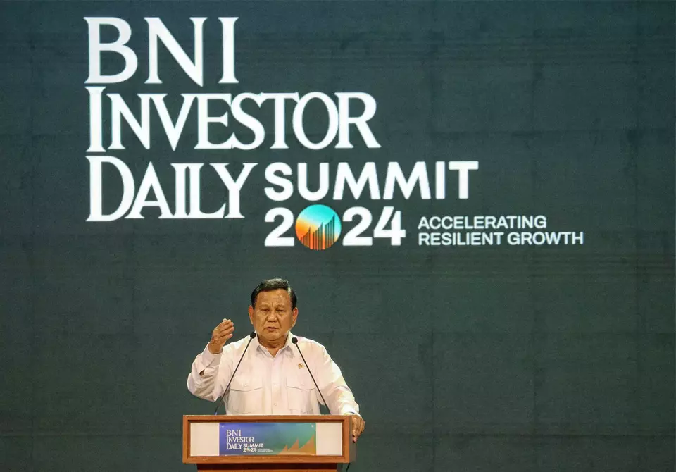President-Elect Prabowo Subianto delivers his vision statement regarding his upcoming economic policies at the 2024 BNI Investor Daily Summit in Jakarta on Oct. 9, 2024. (B Universe Photo/Joanito de Saojao)