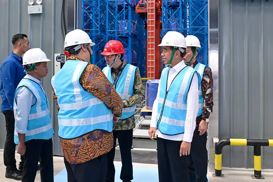President Joko "Jokowi" Widodo inaugurates the lithium battery anode plant belonging to China