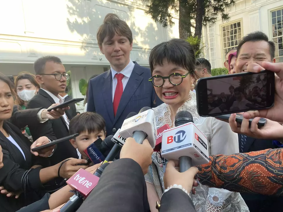 Deputy Minister of Higher Education, Science, and Technology Stella Christie speaks to reporters after her inauguration at the Merdeka Palace, on Monday, Oct. 21, 2024. (Beritasatu.com / Andrea Hosana)