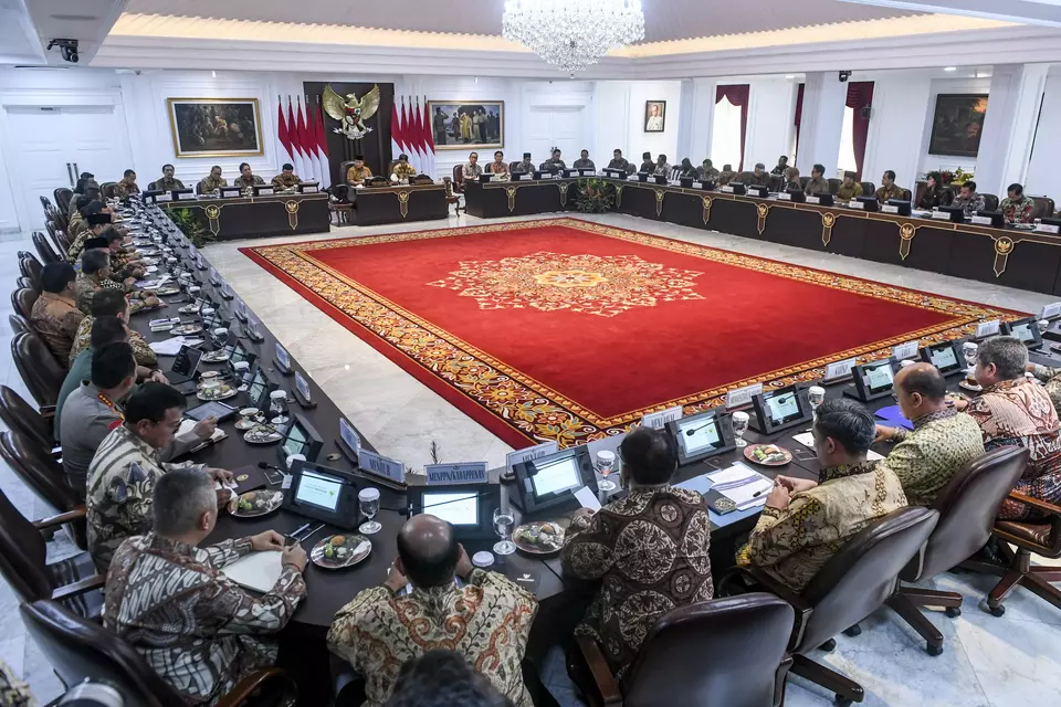 President Prabowo Subianto leads a cabinet meeting at the State Palace in Jakarta, Wednesday, Oct. 23, 2024. (Antara Photo/Hafidz Mubarak)